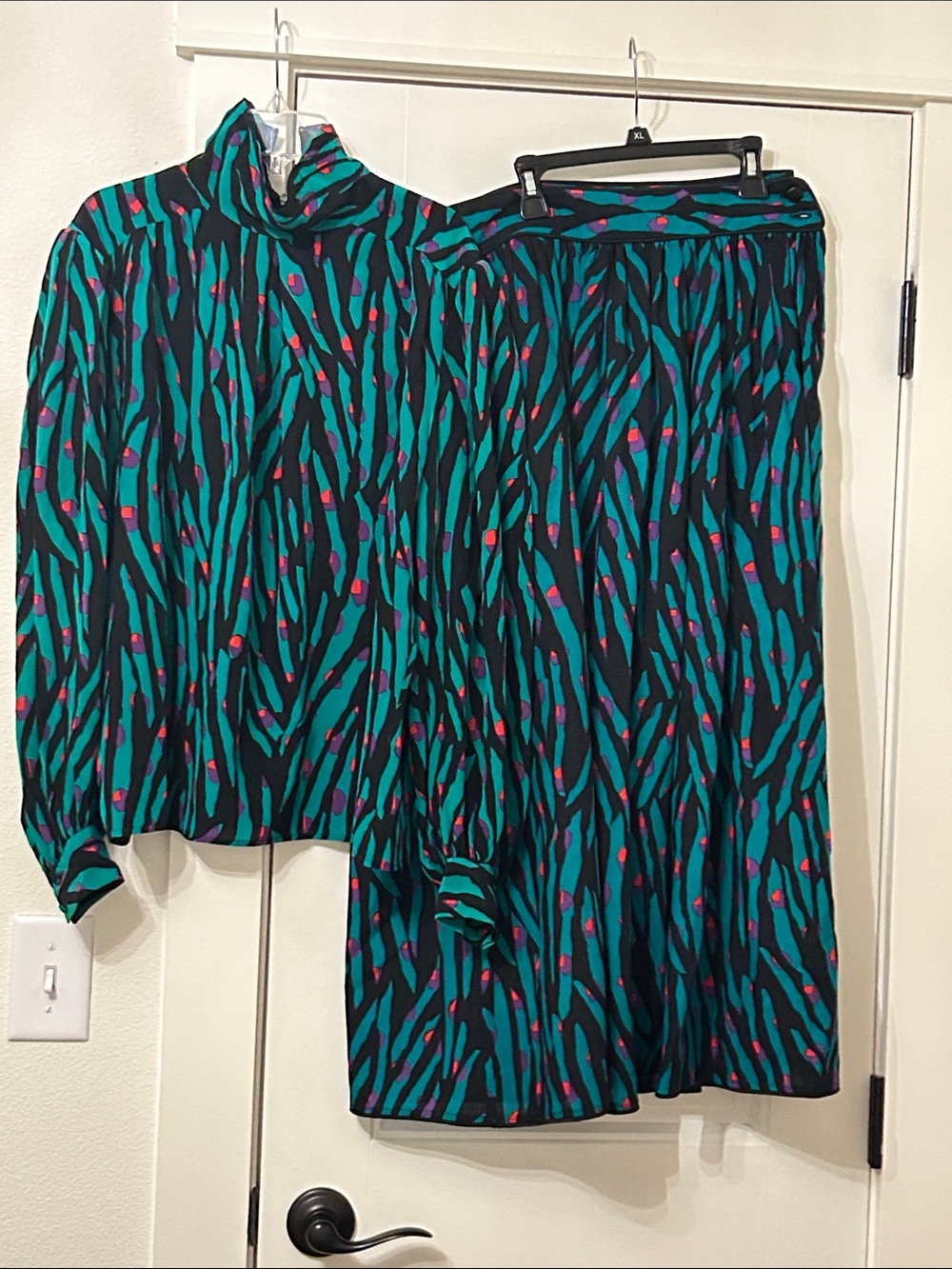 VINTAGE Teal & Black Patterned Women's Skirt Set with Pink Accents -